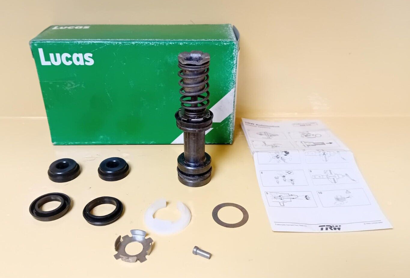 NOS LUCAS TRW LAND ROVER DEFENDER 110 BRAKE MASTER CYLINDER REPAIR KIT AEU3015