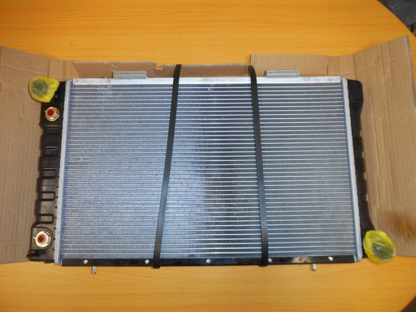 LAND ROVER DEFENDER 2.5 PETROL NA DIESEL RADIATOR WITH ENGINE OIL COOLER ESR3684