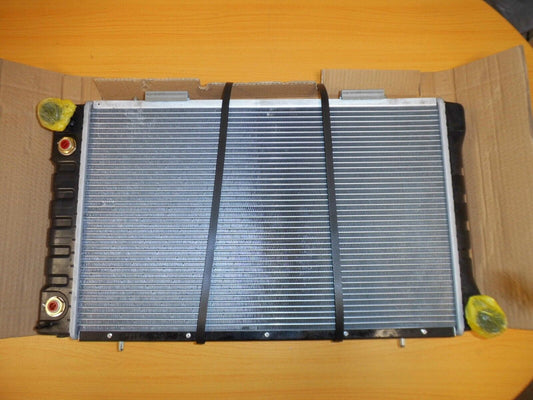 LAND ROVER DEFENDER 2.5 PETROL NA DIESEL RADIATOR WITH ENGINE OIL COOLER ESR3684