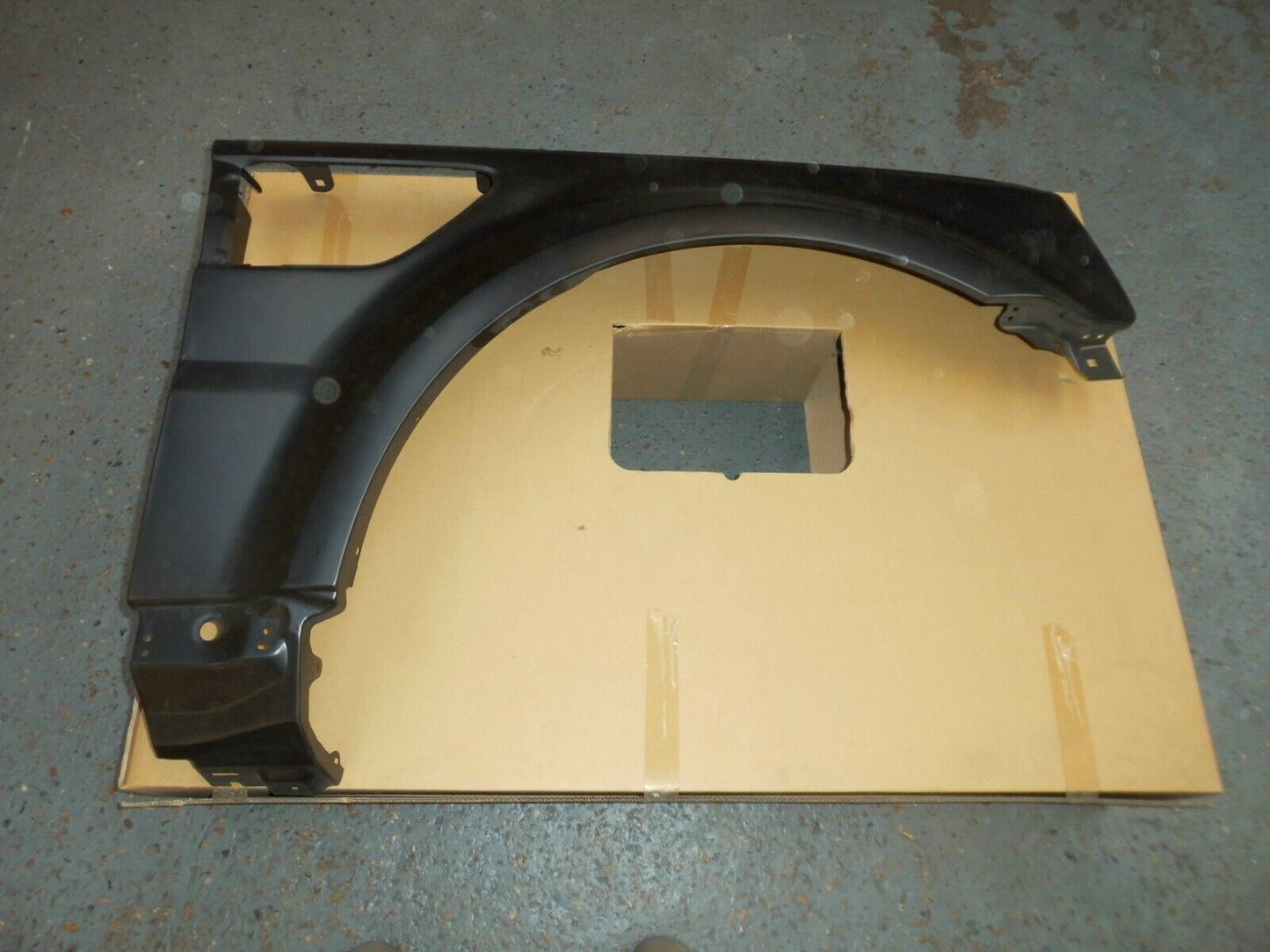 RANGE ROVER SPORT L320 - 2010 to 2013 RIGHT HAND FRONT WING FENDER LR015036