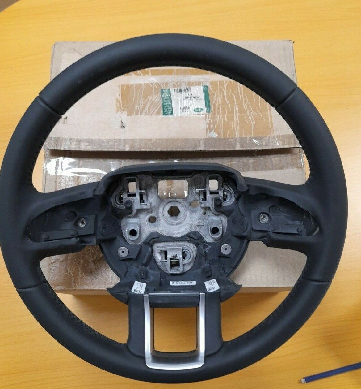 GENUINE RANGE ROVER EVOQUE STEERING WHEEL BLACK LEATHER LR047920