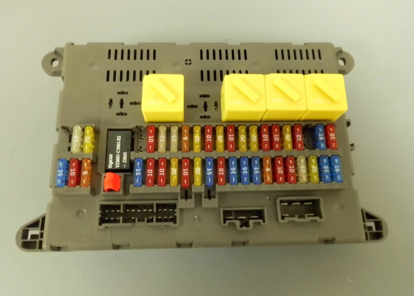 GENUINE LAND ROVER FREELANDER 1 FUSE BOX YQE000340