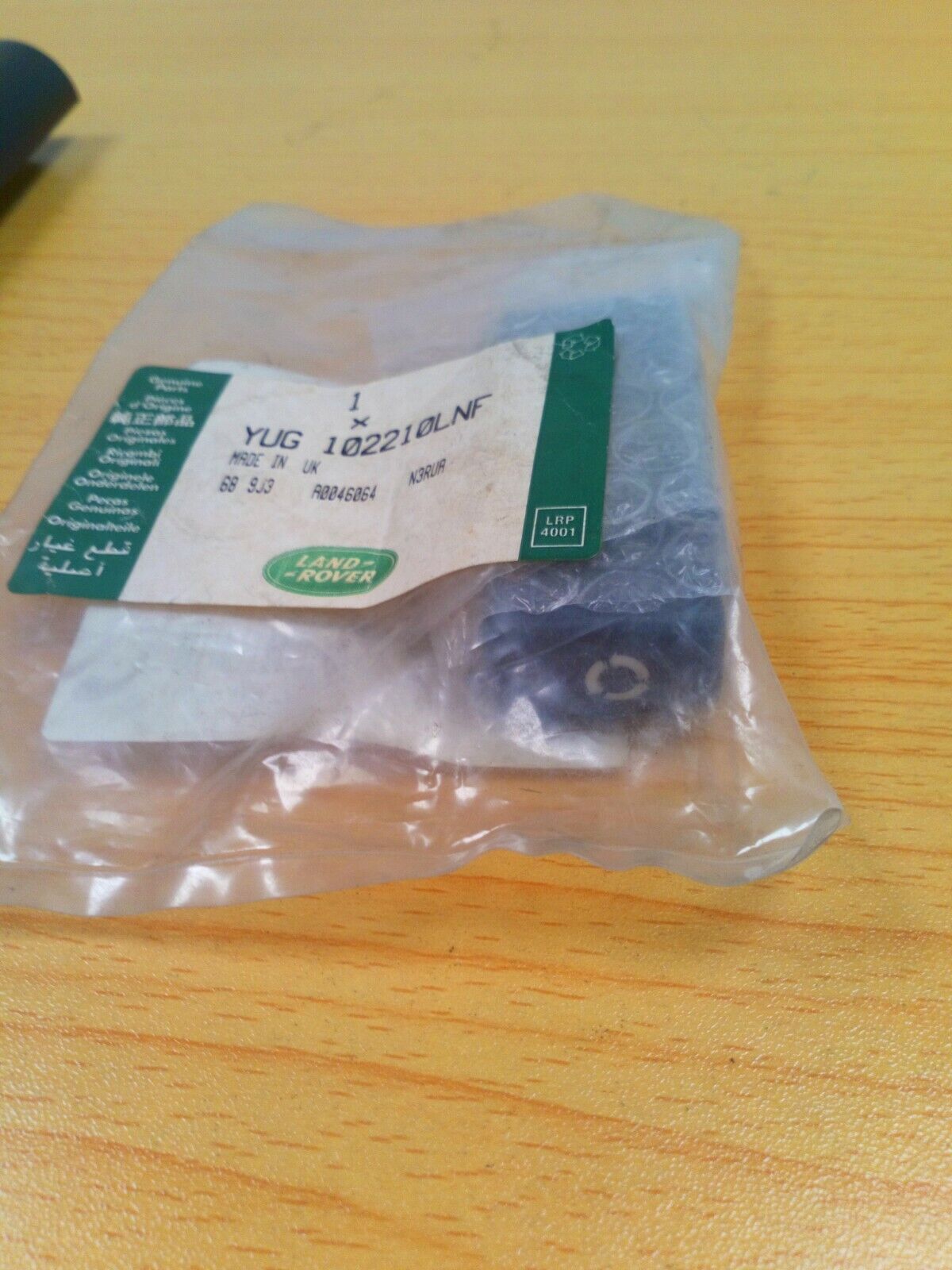 GENUINE LAND ROVER SWITCH AIRCON  PART NUMBER YUG102210LNF - FREELANDER 1